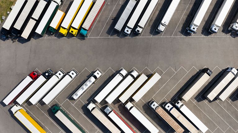 Verschwundene Lkw-Ladungen: Versicherer warnen vor hohen Schäden durch Phantomfrachtführer (© gettyimages / Bim)