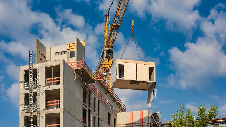 Standortfördergesetz: Versicherer fordern bessere Investitionsbedingungen (© gettyimages / 1323921102)