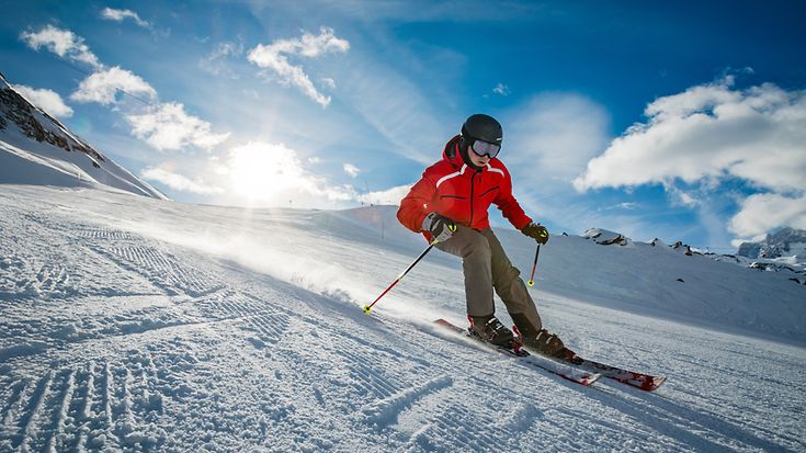 Kollisionsrisiko auf der Skipiste auf Rekordhoch: Jeder Skiunfall kostet im Schnitt 7.907 Euro (© gettyimages / mbbirdy)