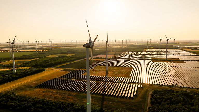 Klimaschutzprogramm: Jetzt kommt es auf die Umsetzung an (© gettyimages / SimonSkafar)