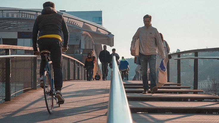 Between climate crisis and cyberattacks: Europe’s prosperity must be newly secured (© Baptiste Buisson / unsplash)