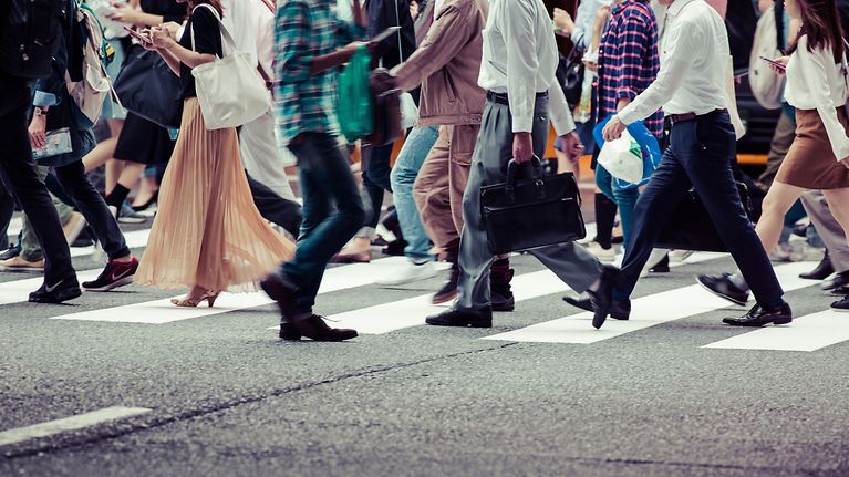 Wirtschaftslage führt zu steigenden Fallzahlen im Arbeitsrechtsschutz (© gettyimages / bee32)