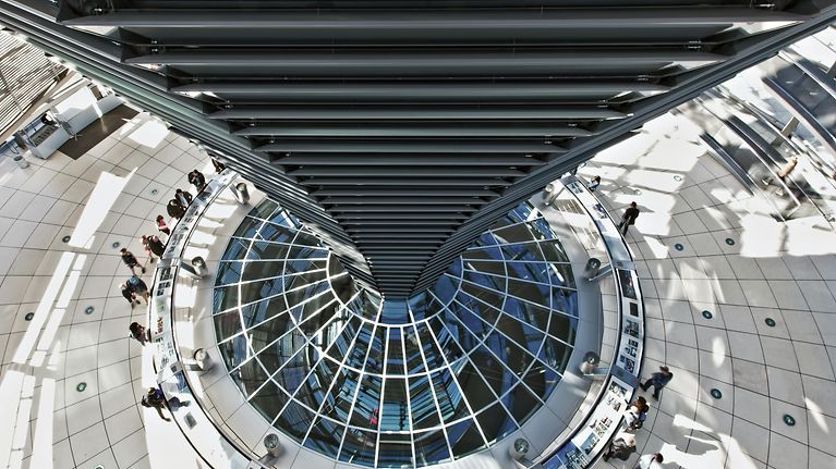 Die Konjunktur trotzt dem Gegenwind, die Staatsanleihen nicht (© unsplash / Ricardo Gomez-Angel)